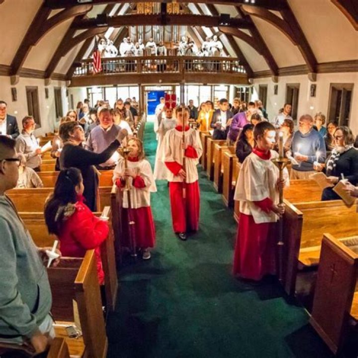 What is an acolyte in the Episcopal Church?