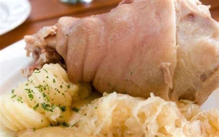 What is Schweinshaxe made of?