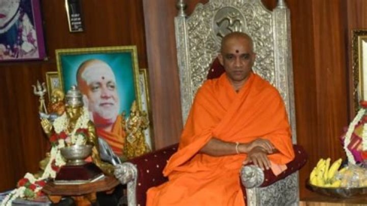 What is the age of Nirmalananda Swamiji?