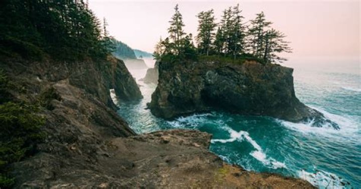 What is the prettiest waterfall in Oregon?