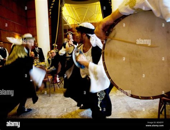 What is the traditional Lebanese music?