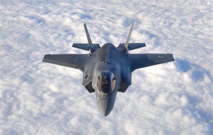 What is wrong with F-35 fighter jet?