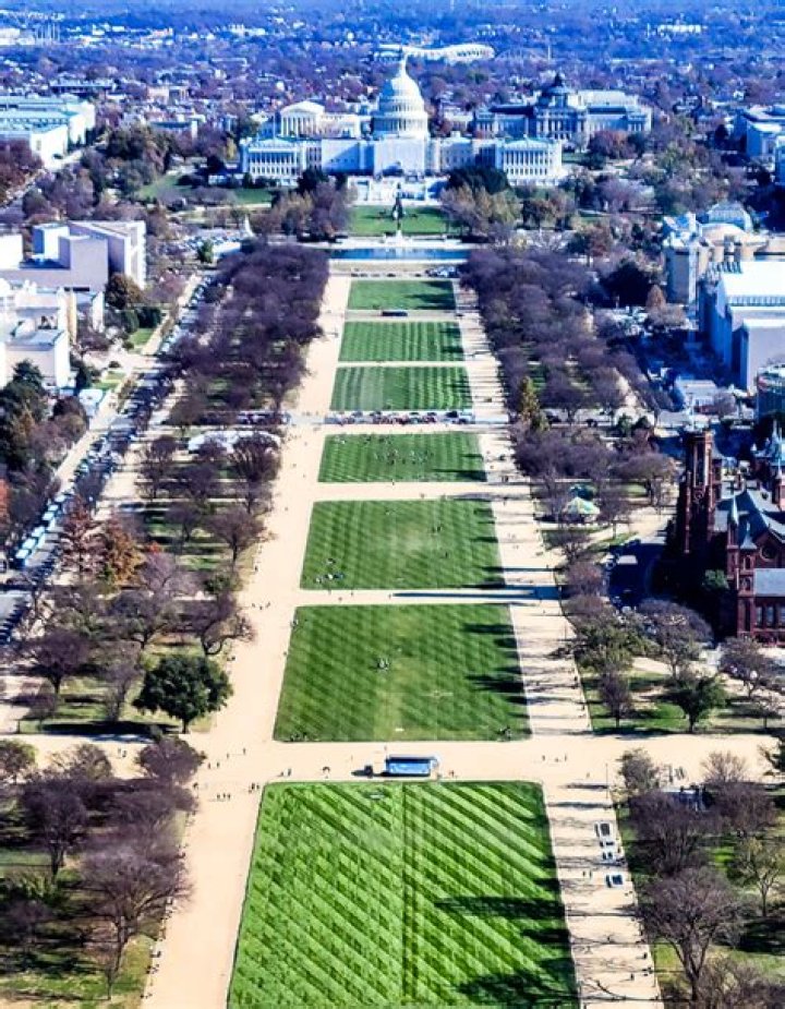 What Metro stop is the National Mall?