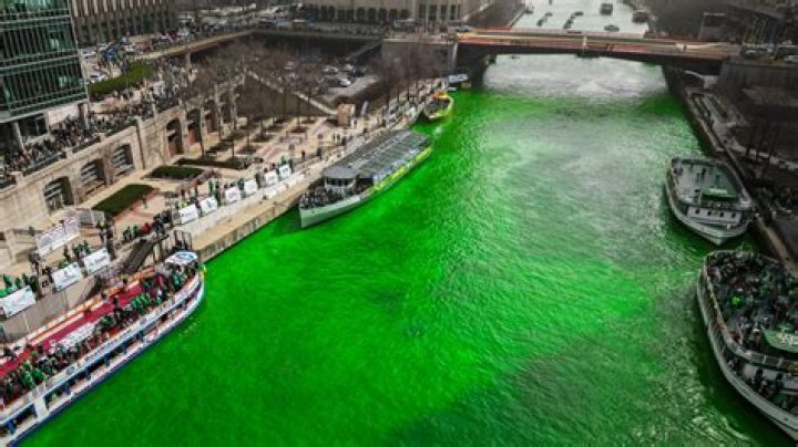 What river turns green on St Patrick Day?