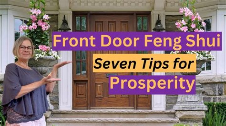 What should be placed in front of main door feng shui?