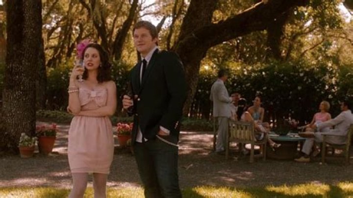 What song does Alex sing in the five year engagement?