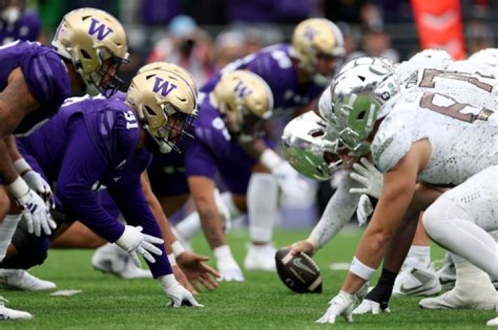 What time is Oregon vs Washington football game?