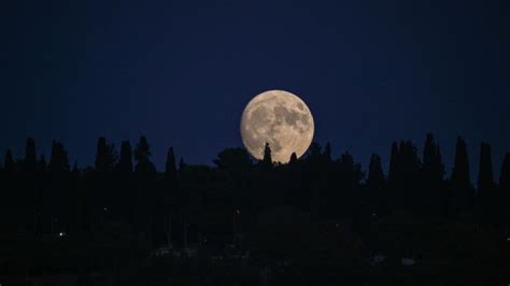 Where in the world does the Moon look Biggest?
