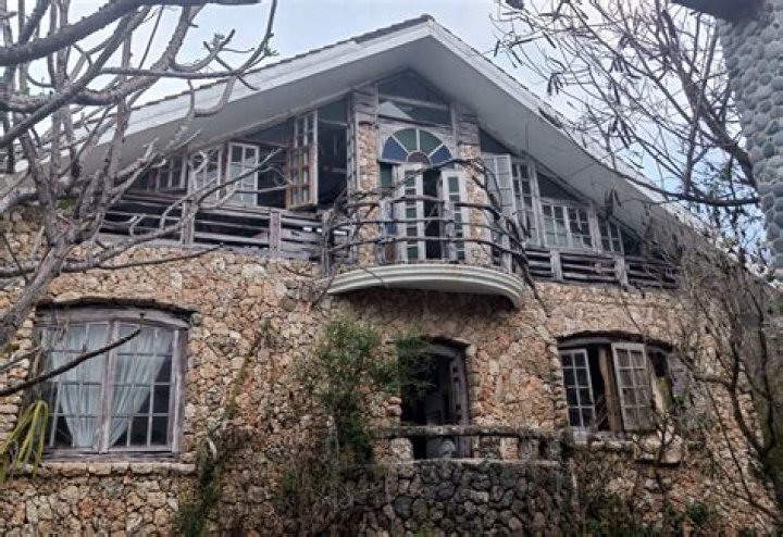 Where is bahay na bato located?