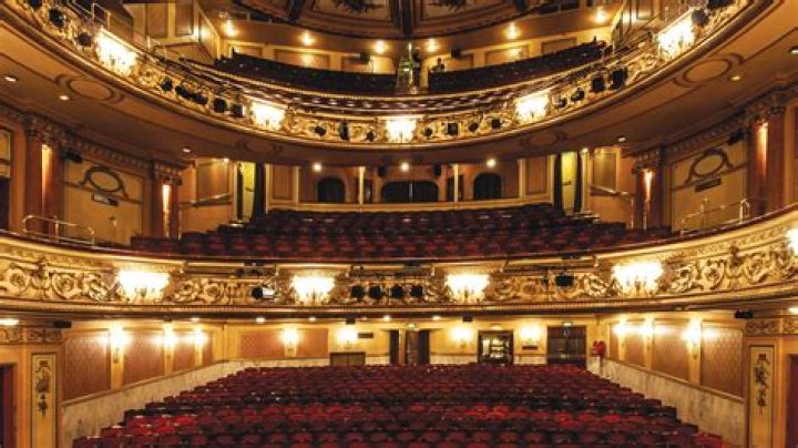 Where to sit Gielgud Theatre?