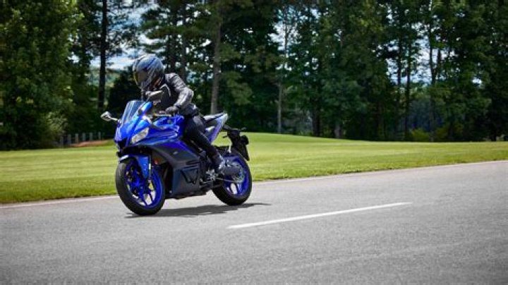 Which is better RC 390 or Yamaha R3?
