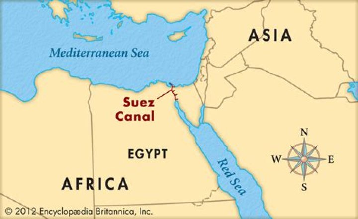 Who controlled the Suez Canal in ww2?