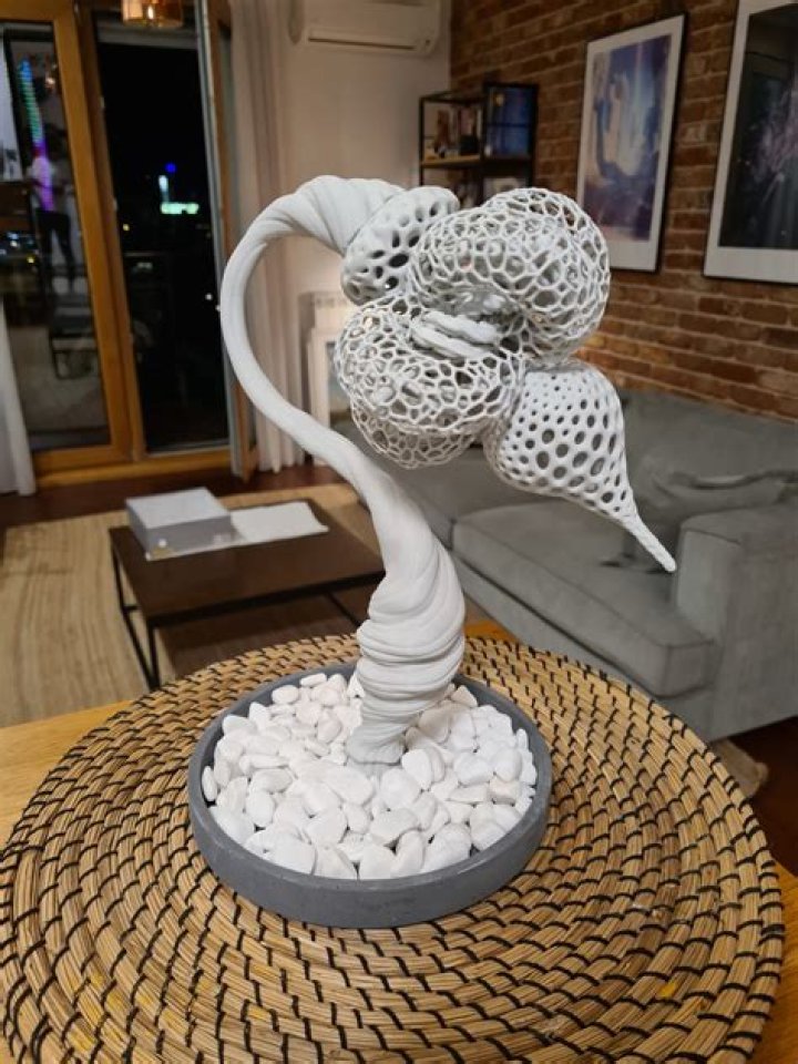 Who is a famous 3D artist?