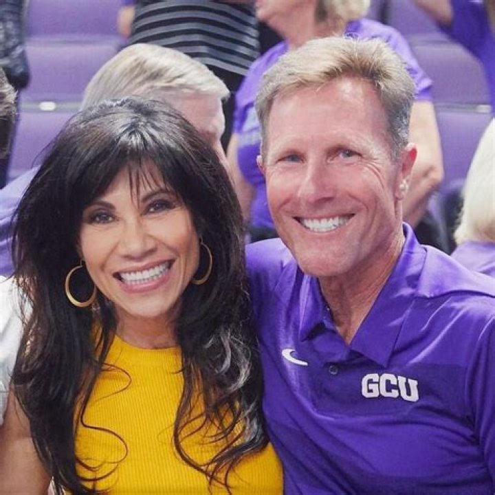 Who is Lin Cooney husband?