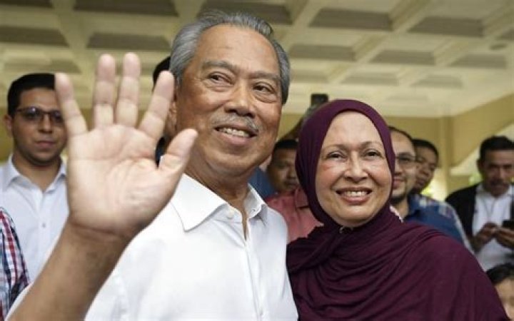 Who is Muhyiddin wife?