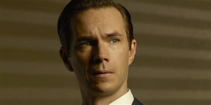 Why didnt Paul Bettany play Jarvis in Agent Carter?
