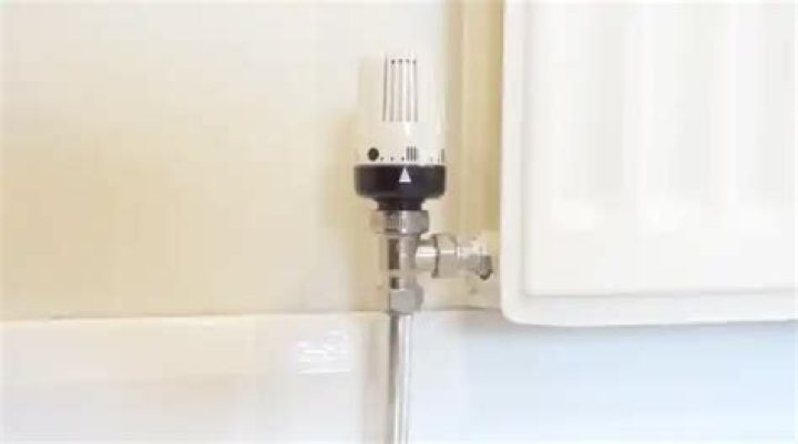 Why do thermostatic shower valves fail?